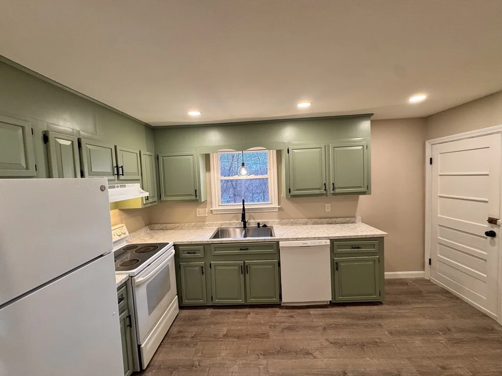 34 Gates Ln, Worcester