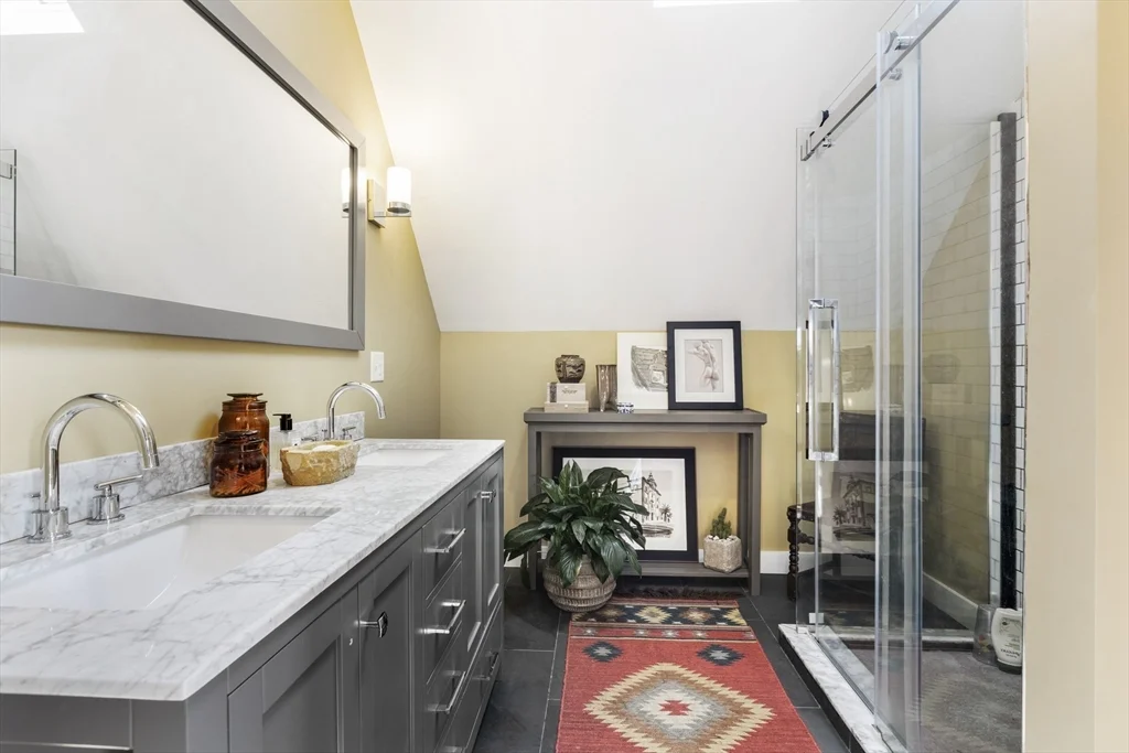 119 Sycamore St, Fairhaven