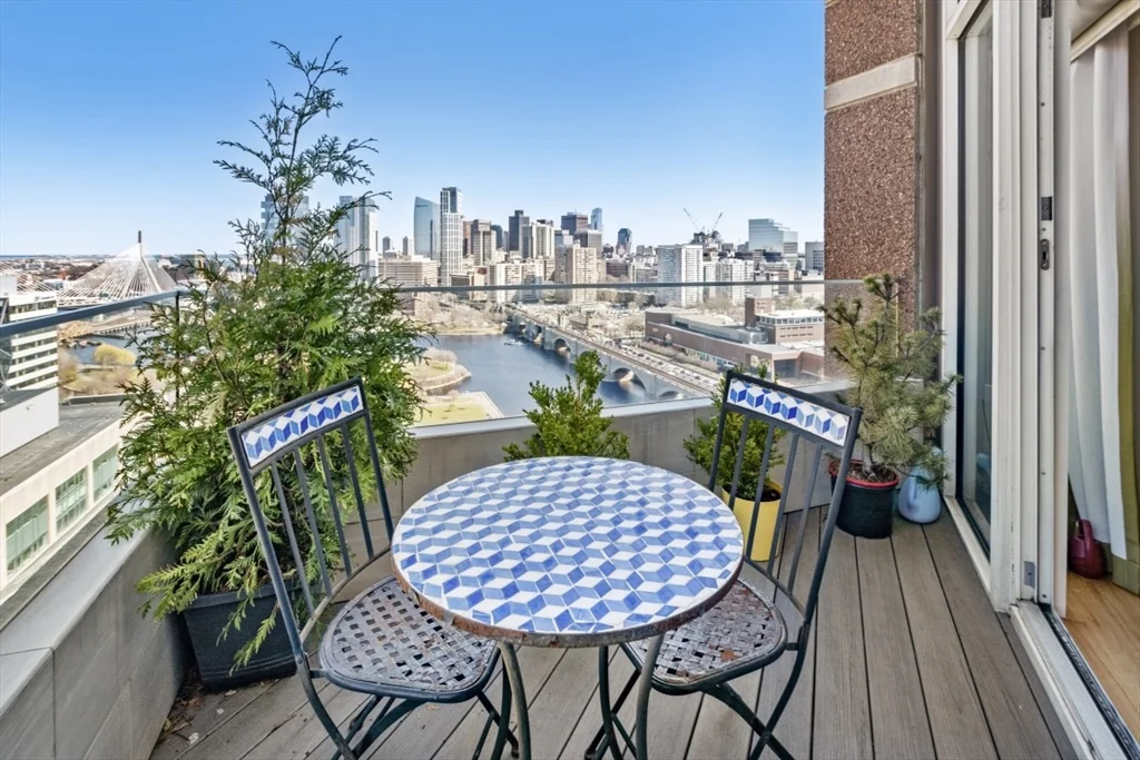 8 Museum Way, East Cambridge