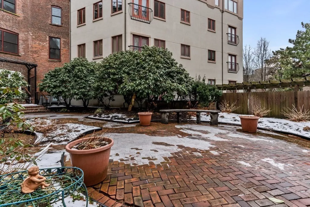 100 Fulton St, North End