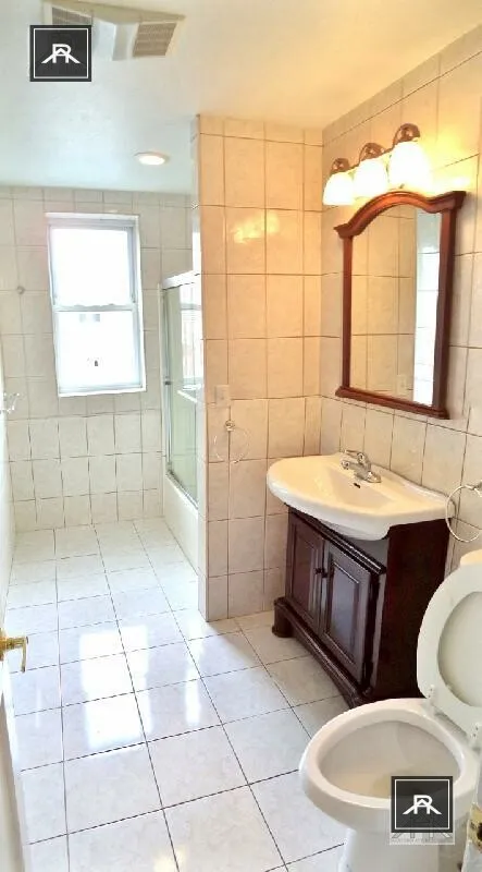 73 Thatcher St, North Brookline