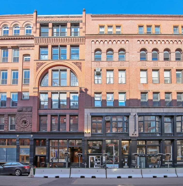 107 South, Leather District