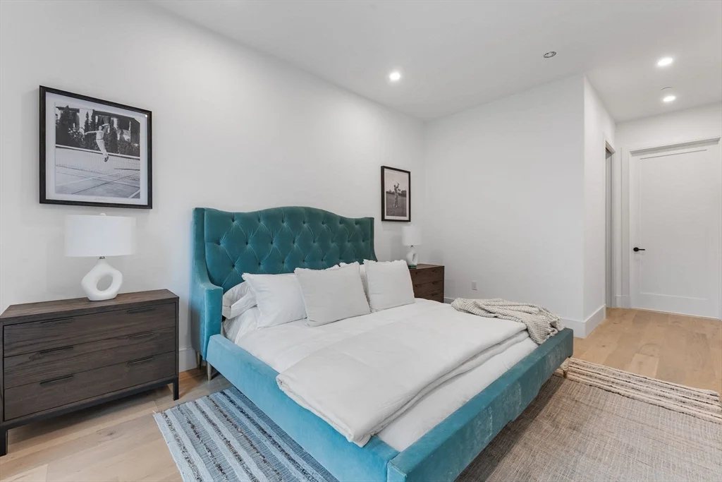 1114 Beacon St, Newton Center