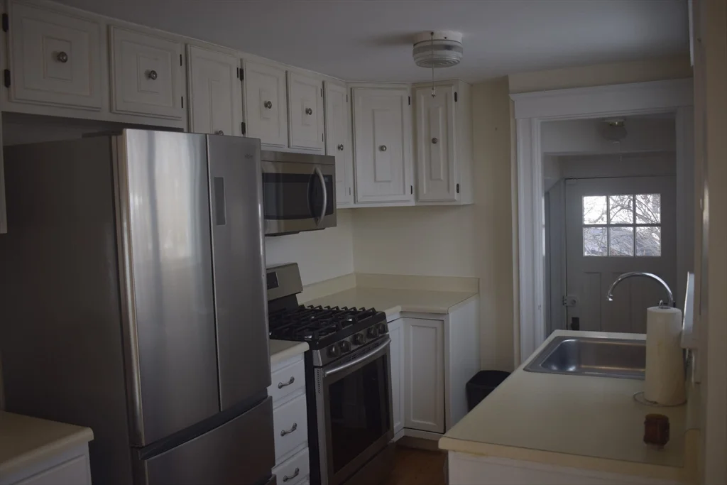 60 Park St, North Andover