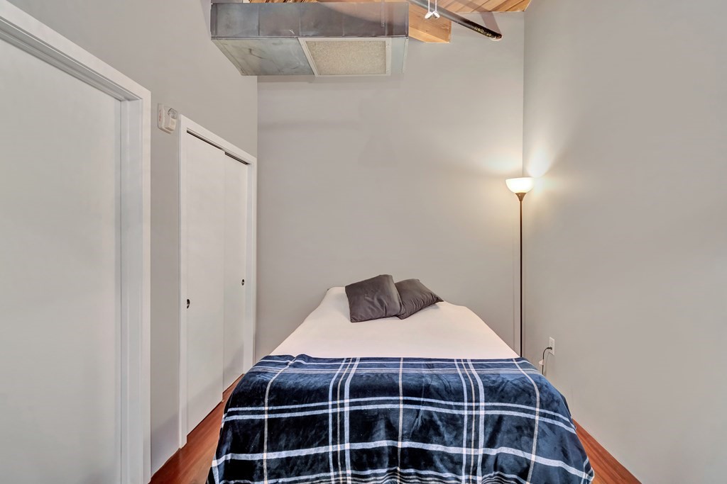 43 Charlton, Everett