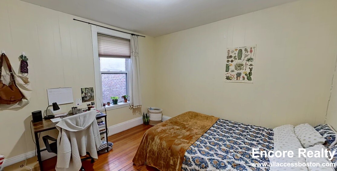 69 South Huntington Ave, Jamaica Plain