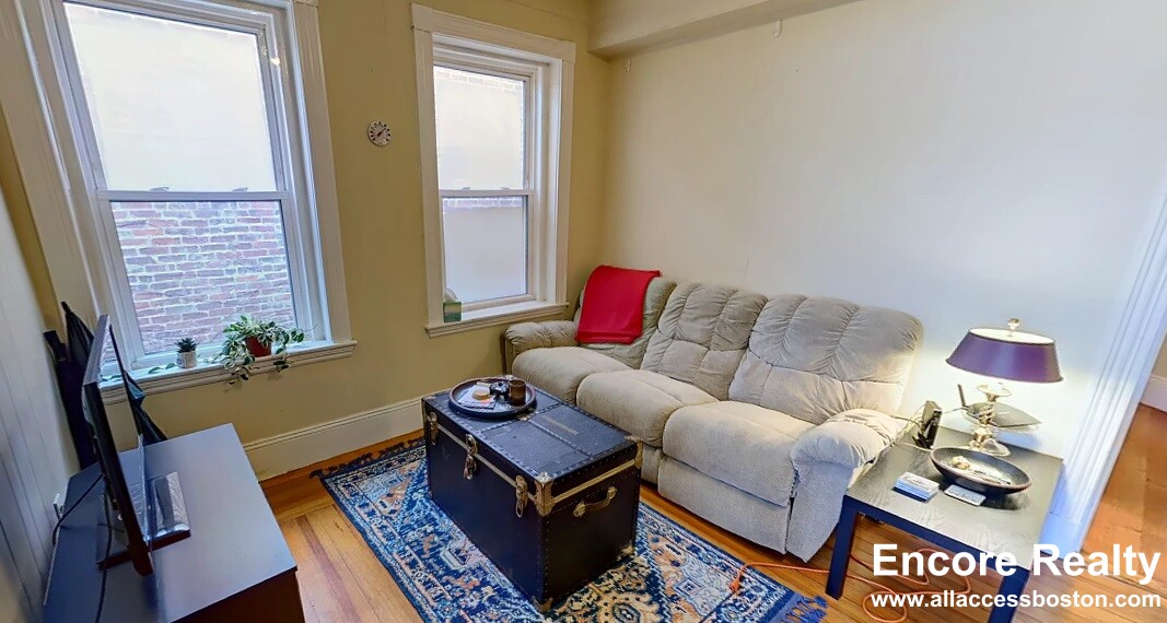 69 South Huntington Ave, Jamaica Plain