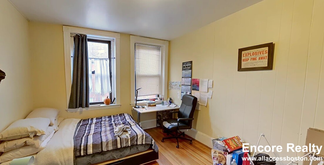 69 South Huntington Ave, Jamaica Plain