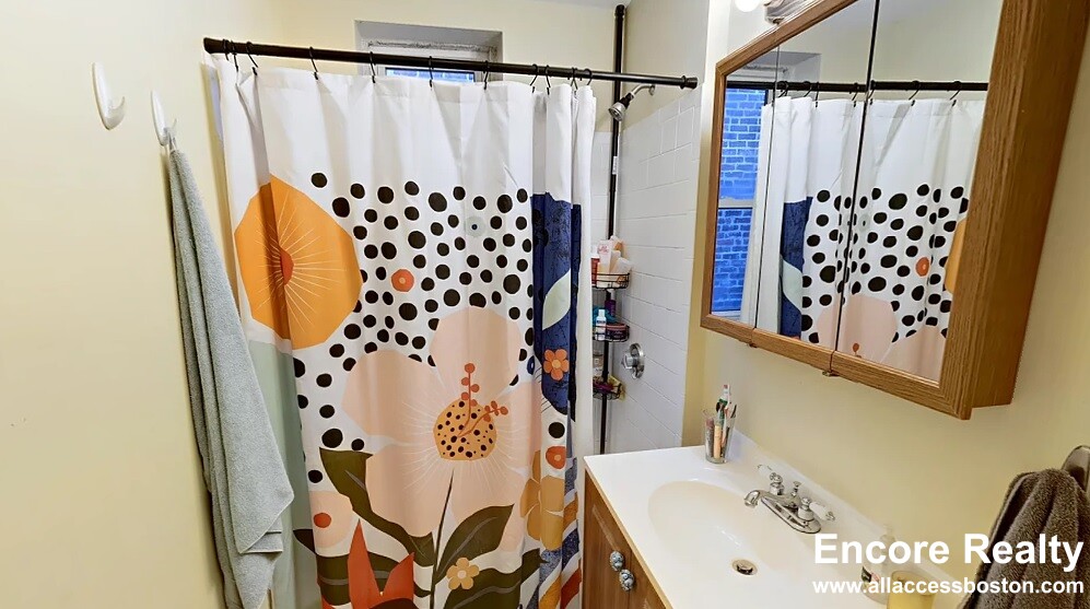 69 South Huntington Ave, Jamaica Plain