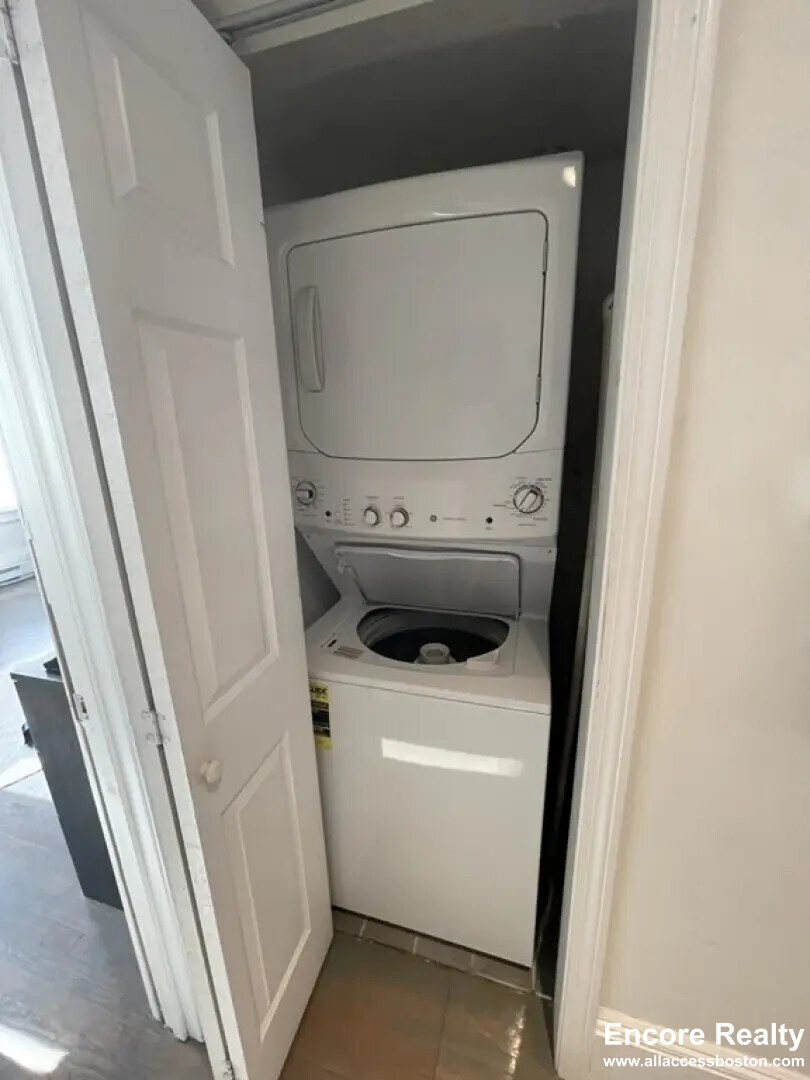 1404 Beacon St, Corey Hill