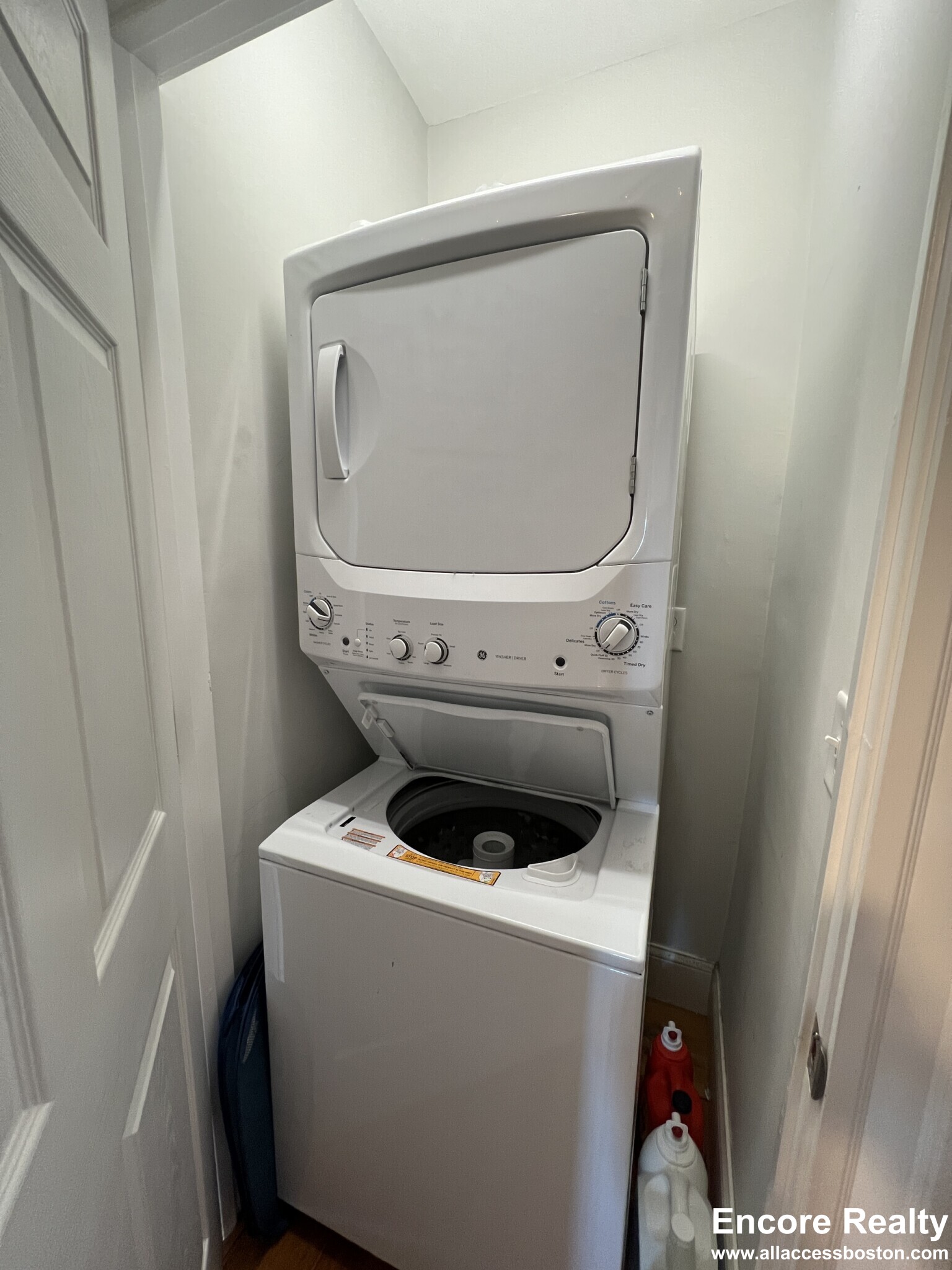 305 Highland Ave, Powder House Square