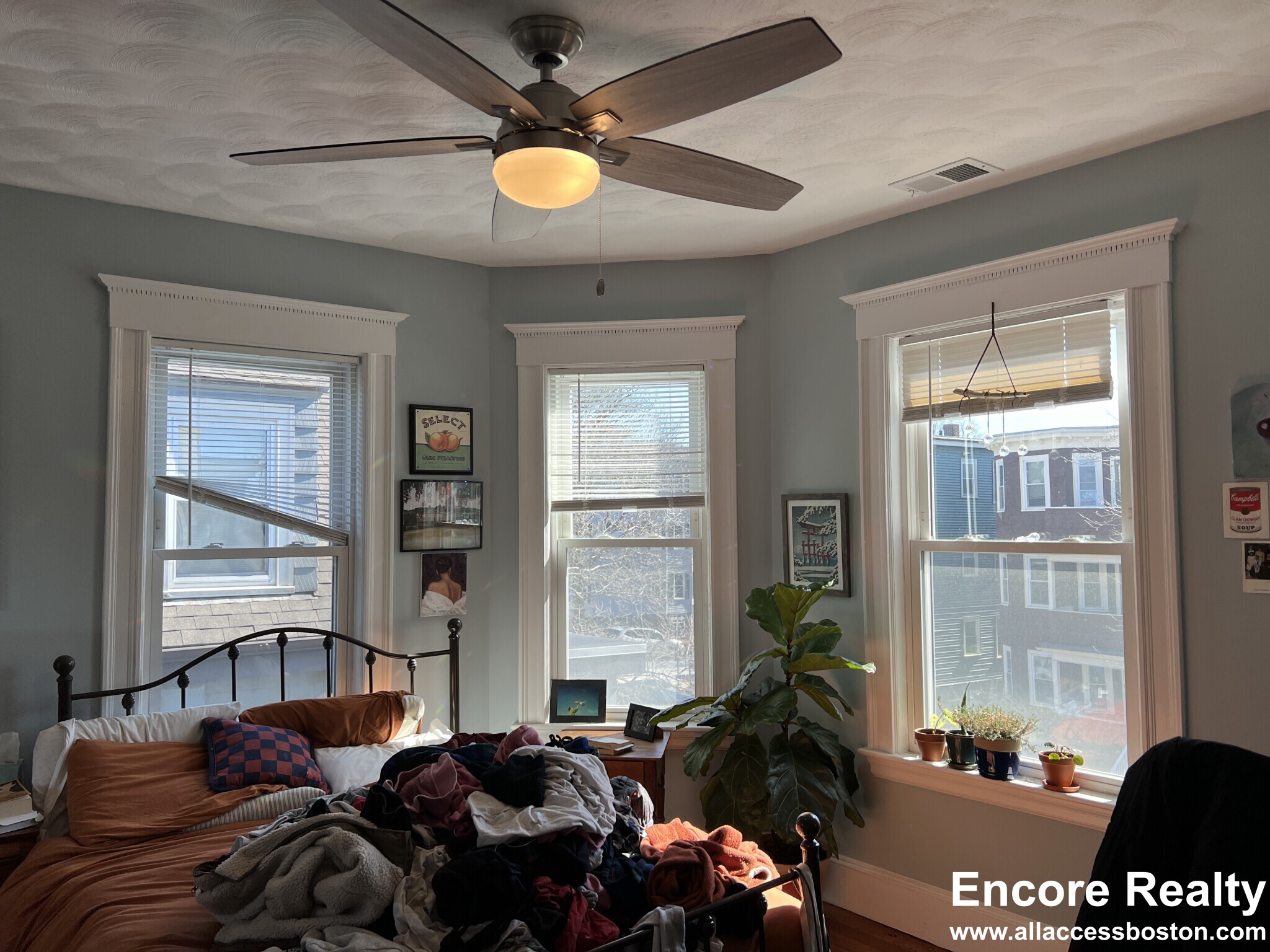 305 Highland Ave, Powder House Square