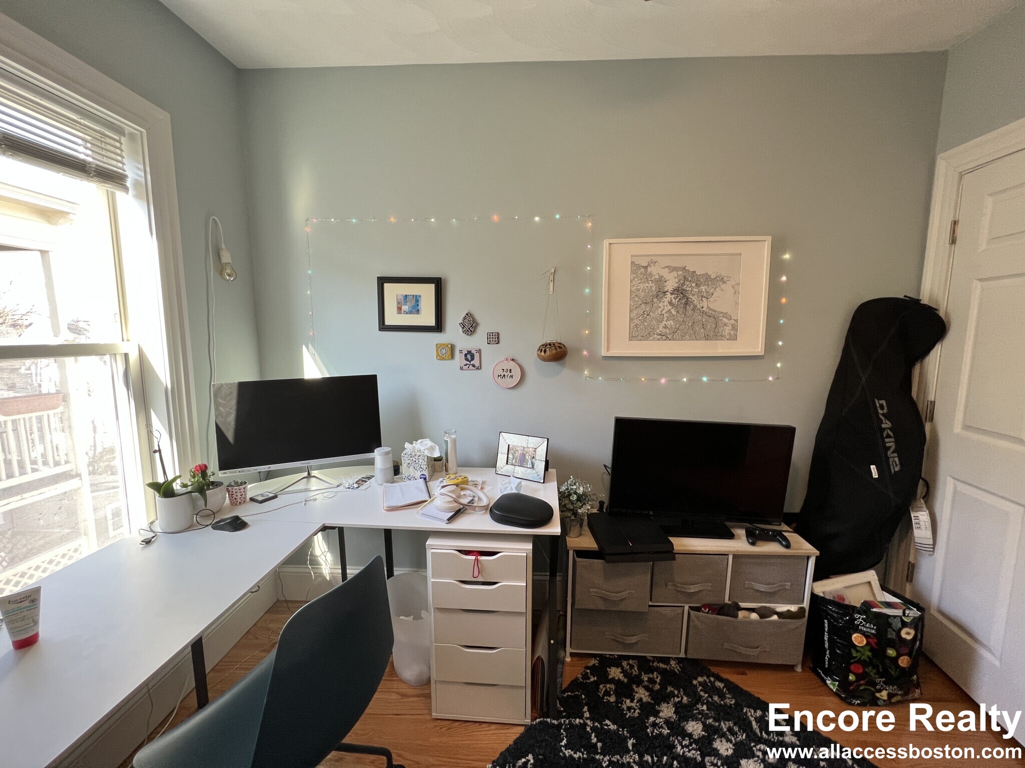 305 Highland Ave, Powder House Square