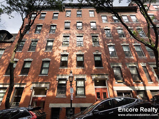 48 Garden St, Beacon Hill