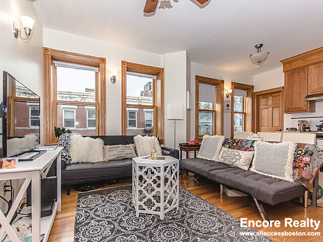 60 Phillips St, Beacon Hill