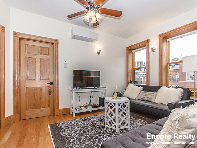 60 Phillips St, Beacon Hill