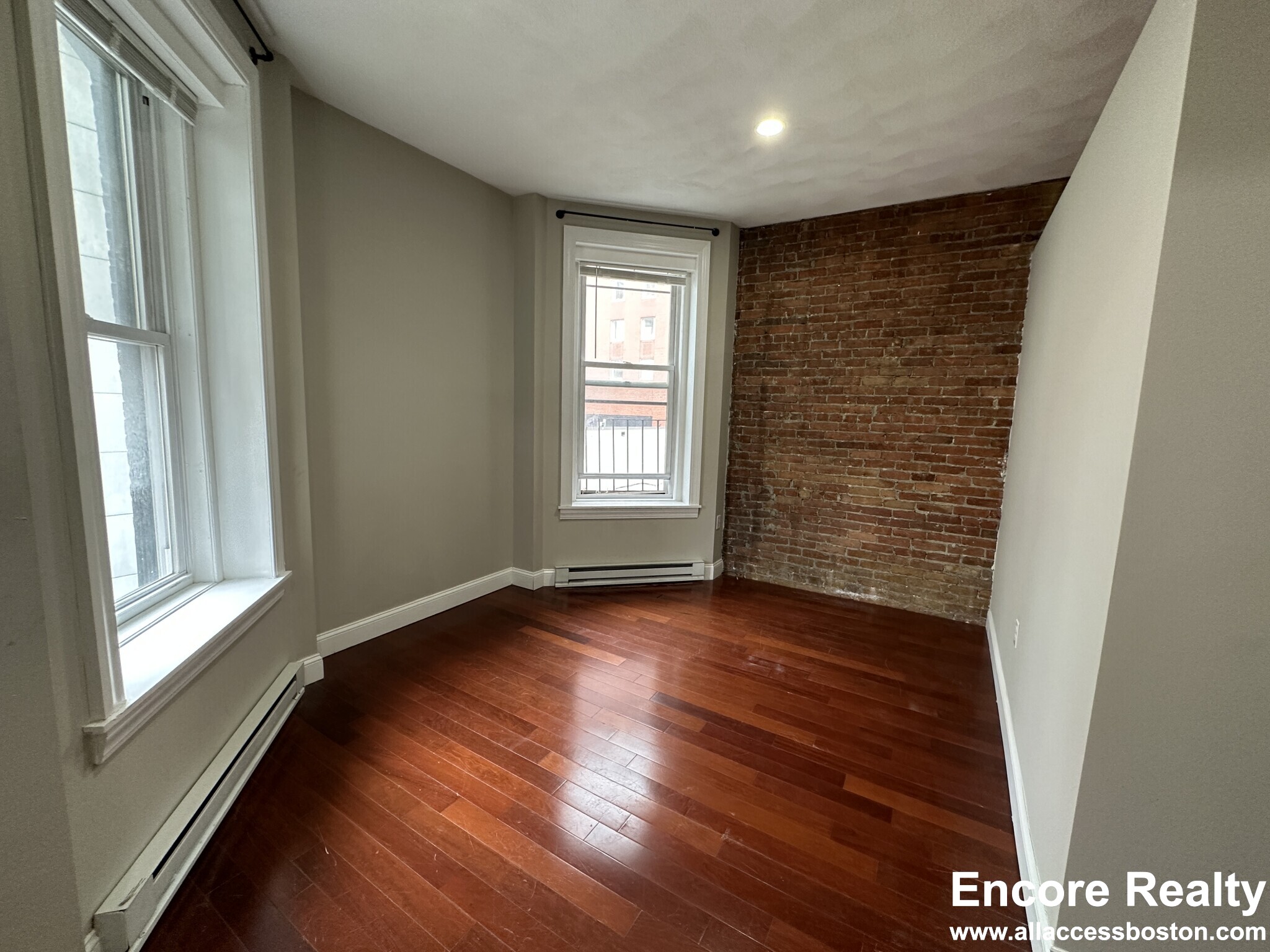 250 Newbury St, Back Bay