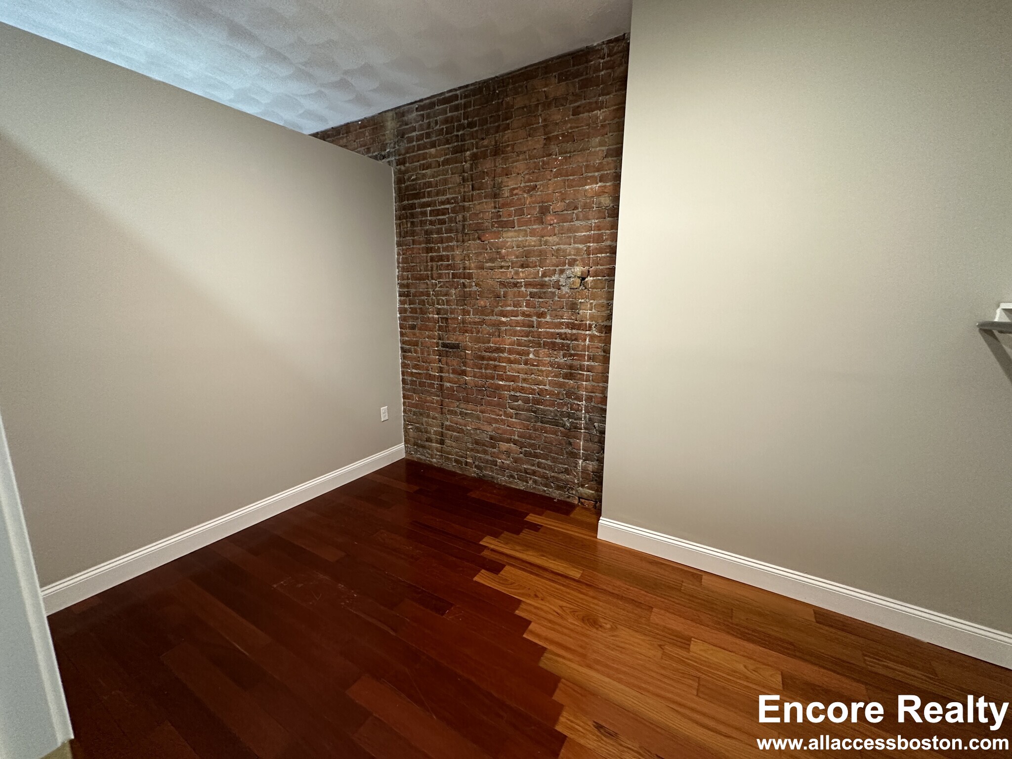 250 Newbury St, Back Bay