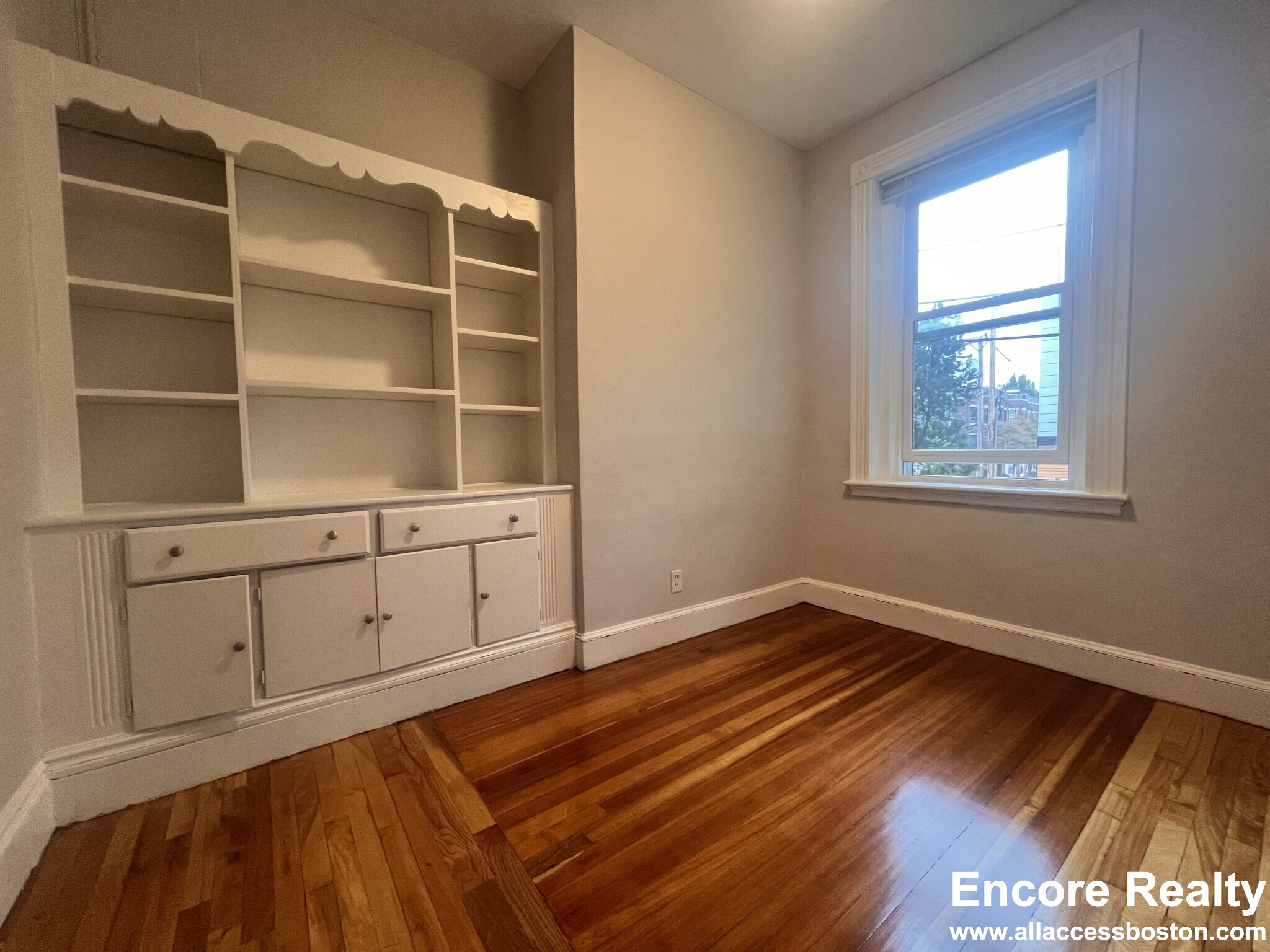 33 Stearns Rd, Coolidge Corner