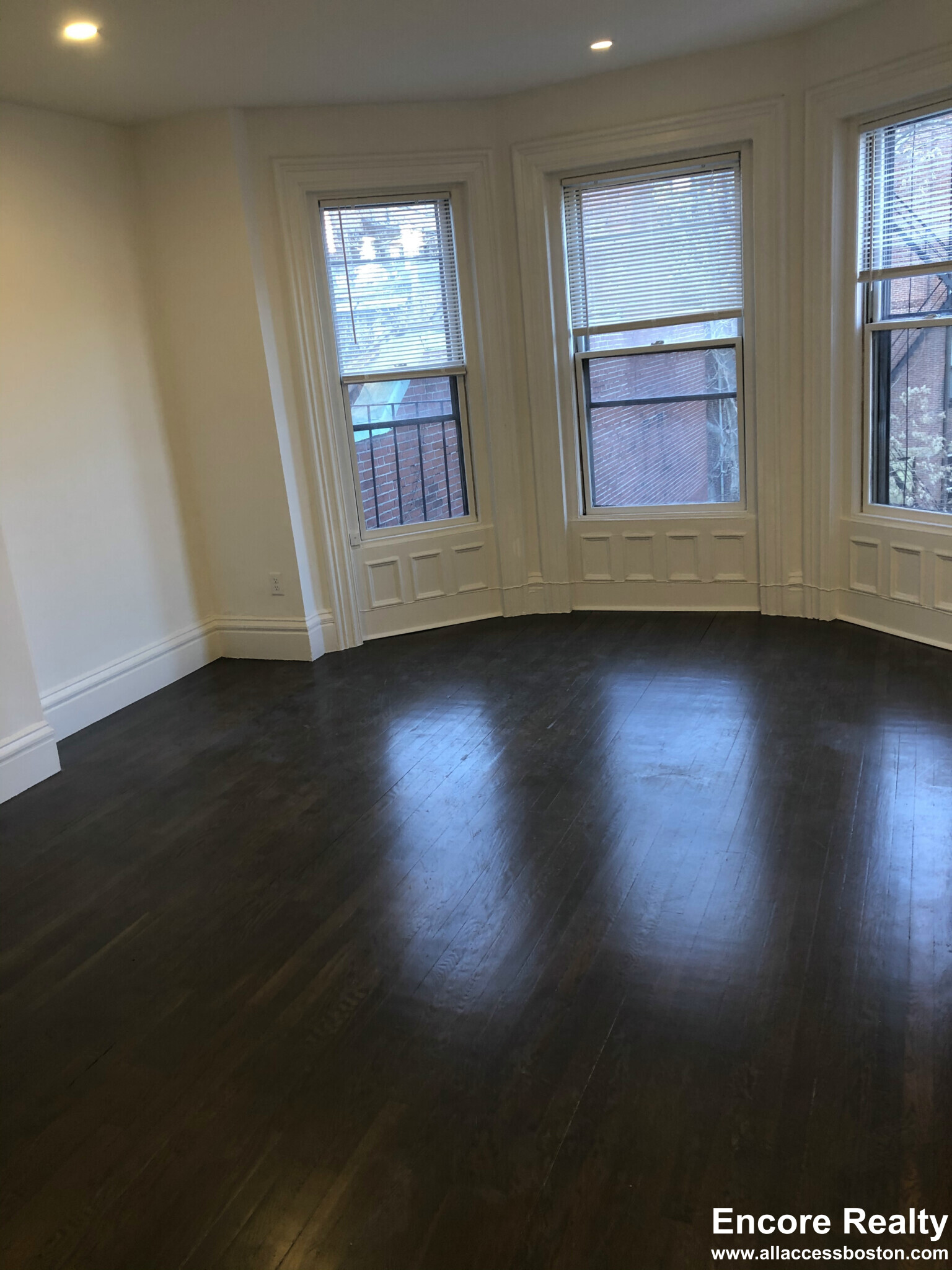 225 Newbury St, Back Bay