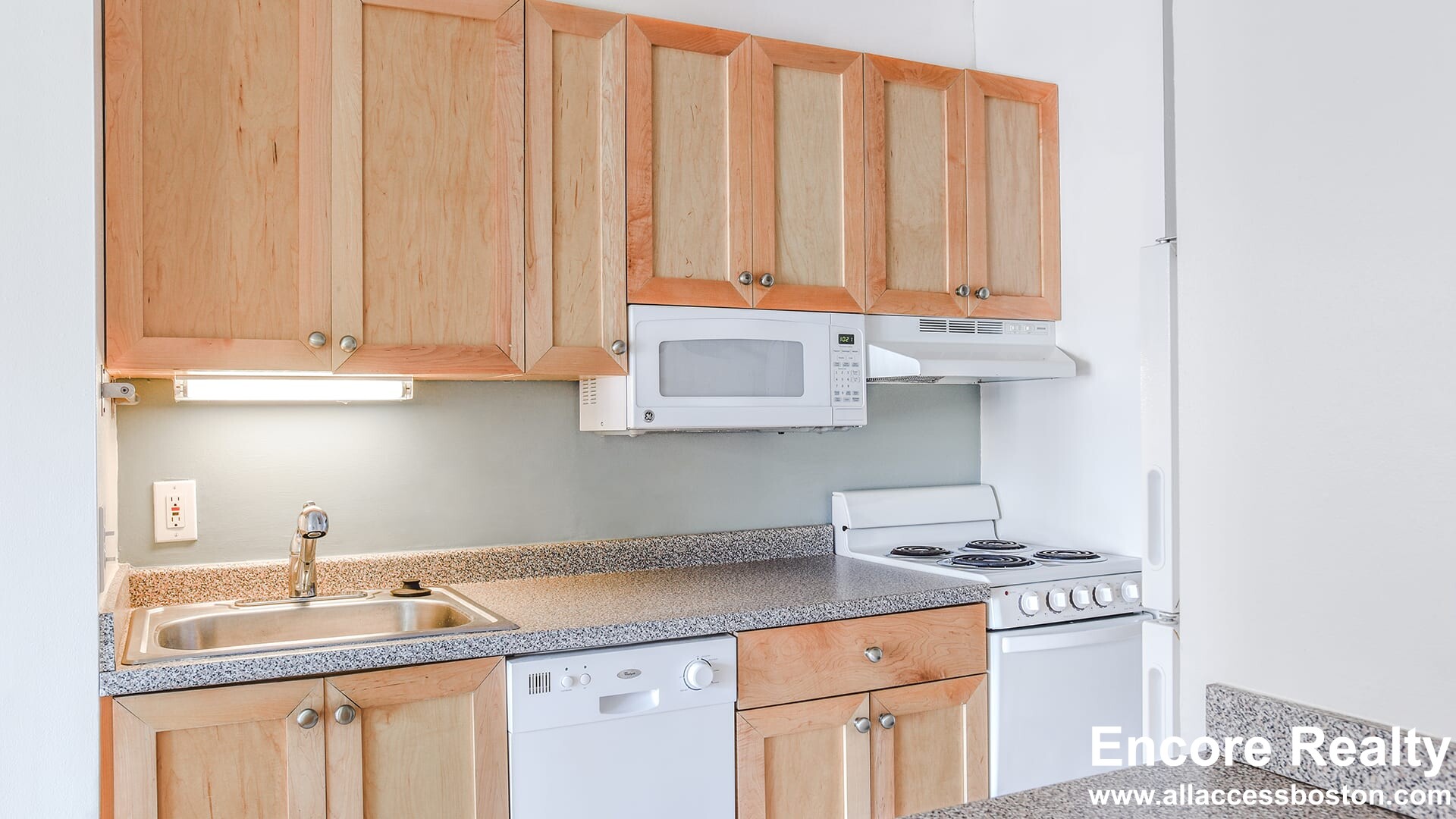 929 Massachusetts Ave, Mid-Cambridge