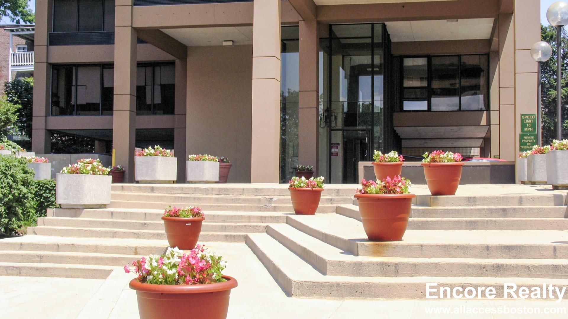 929 Massachusetts Ave, Mid-Cambridge