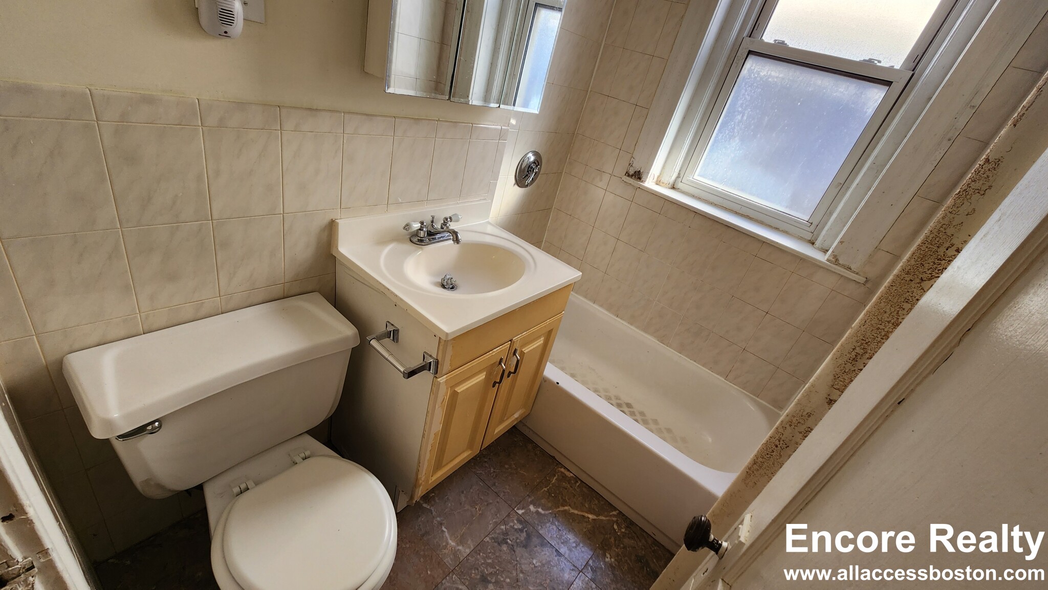 1637 Commonwealth Ave, Brighton