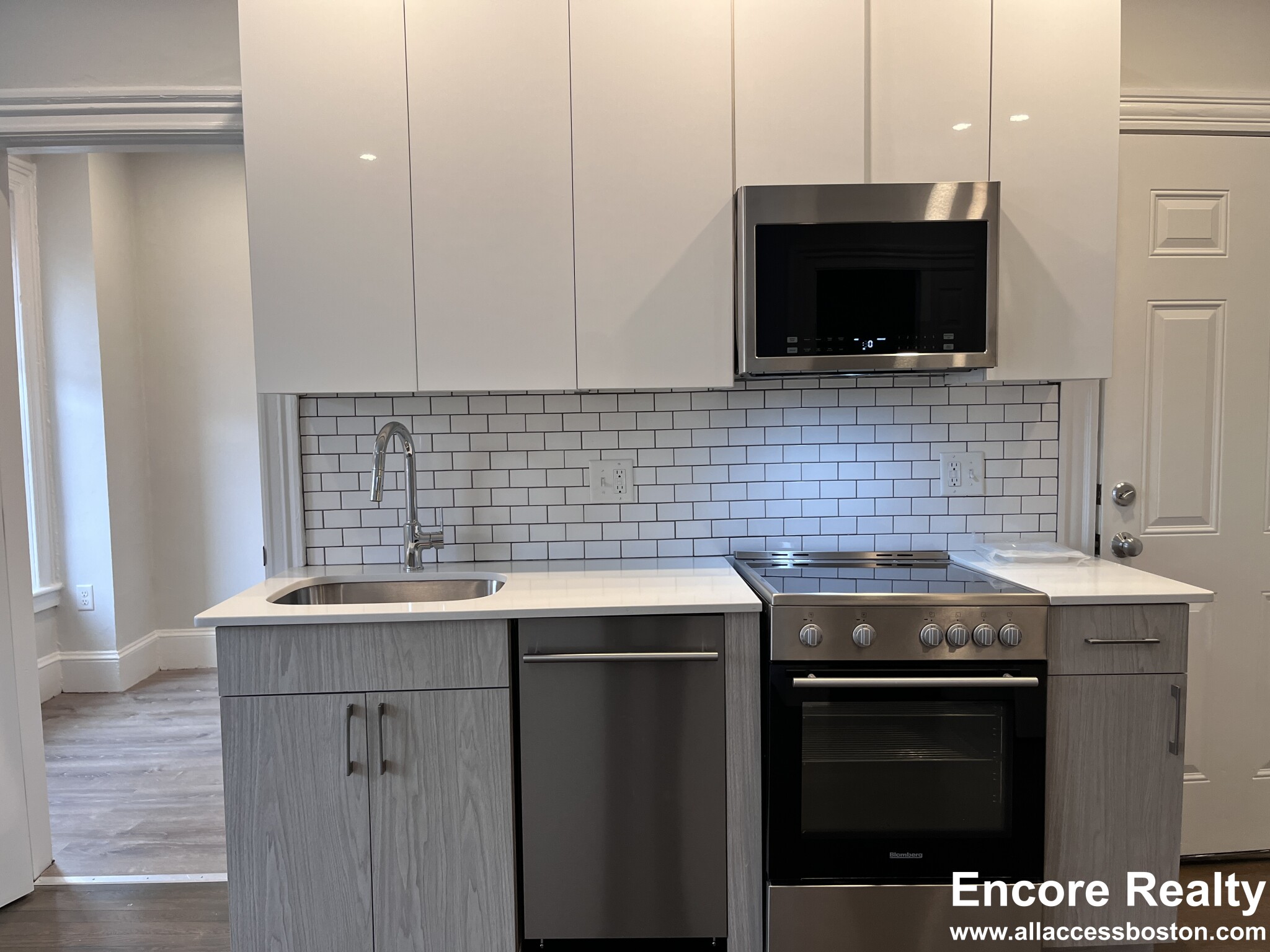 225 Newbury St, Back Bay