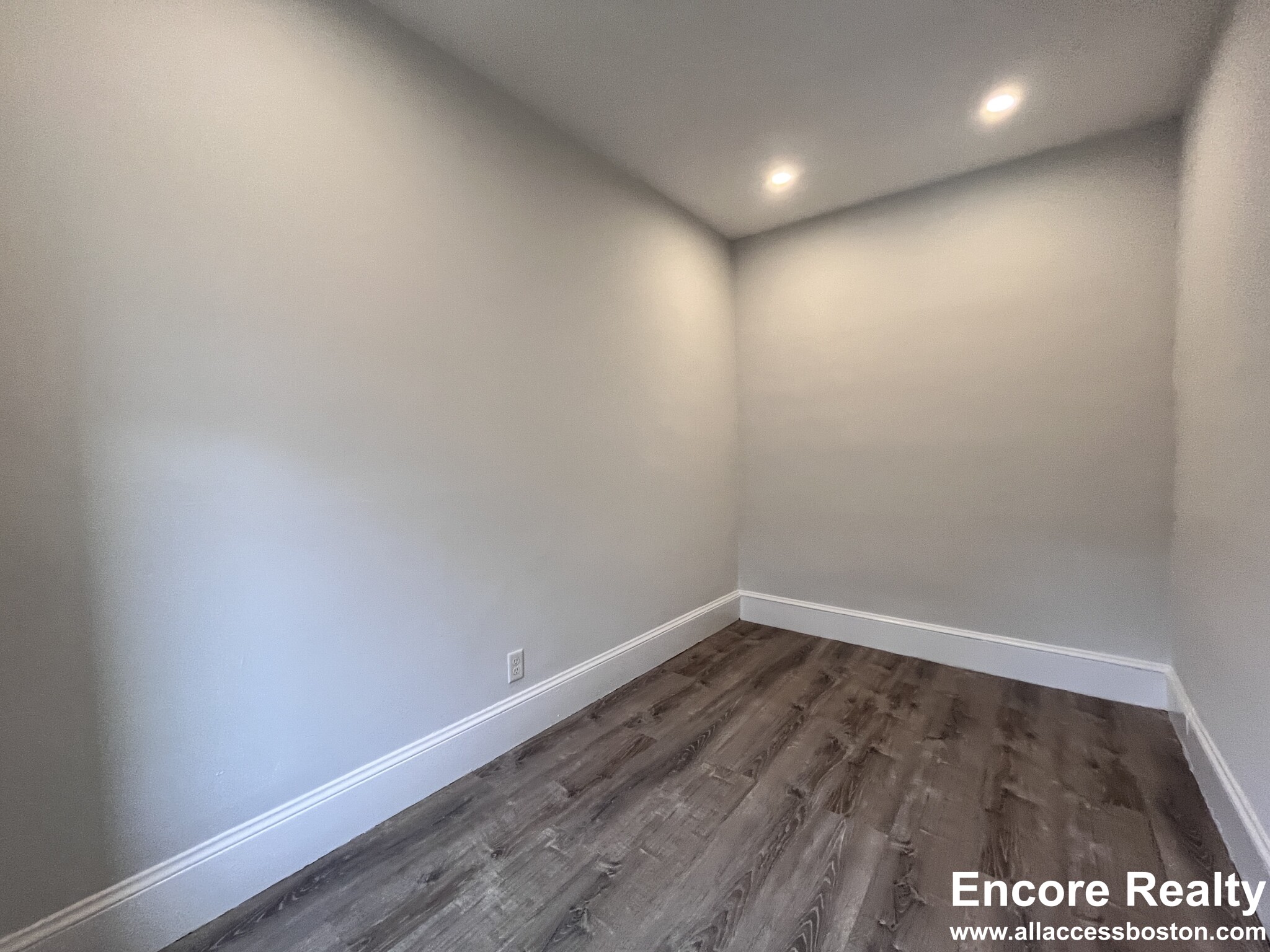 225 Newbury St, Back Bay