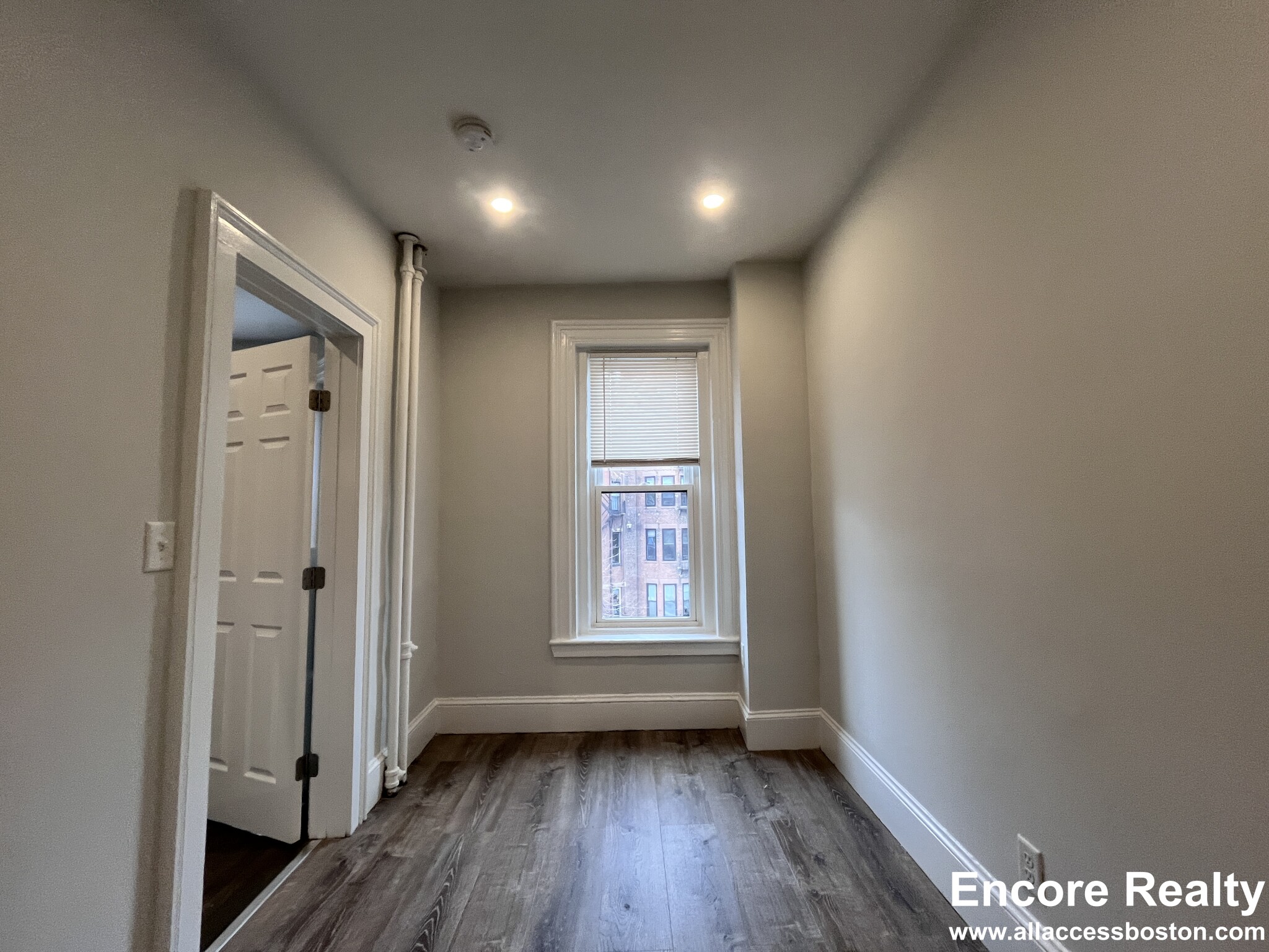 225 Newbury St, Back Bay