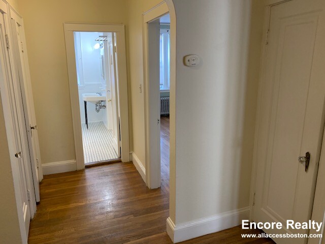 2045 Commonwealth Ave, Brighton