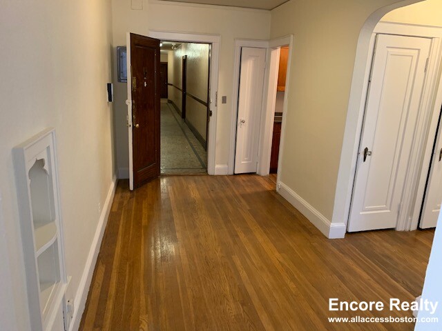 2045 Commonwealth Ave, Brighton