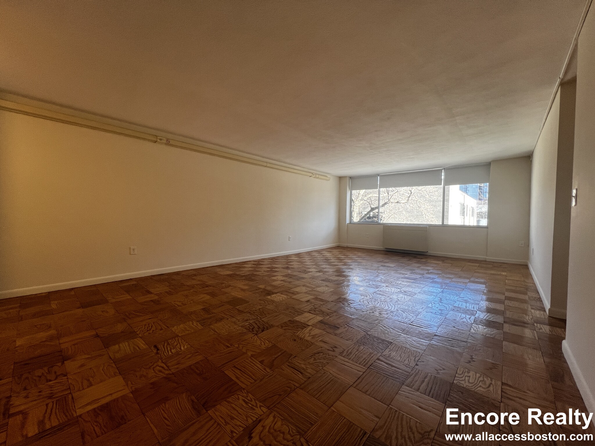 101 Monmouth St, Longwood