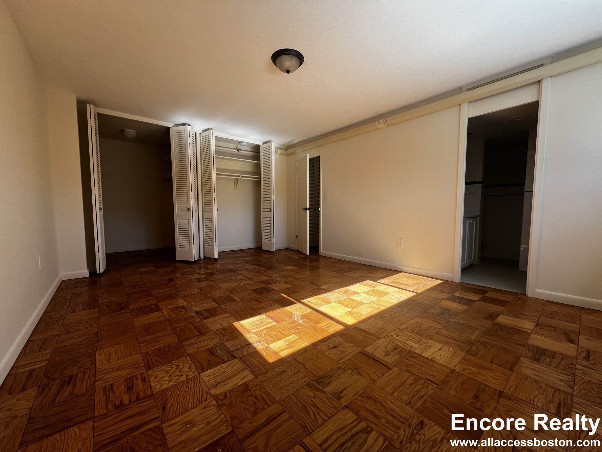 101 Monmouth St, Longwood