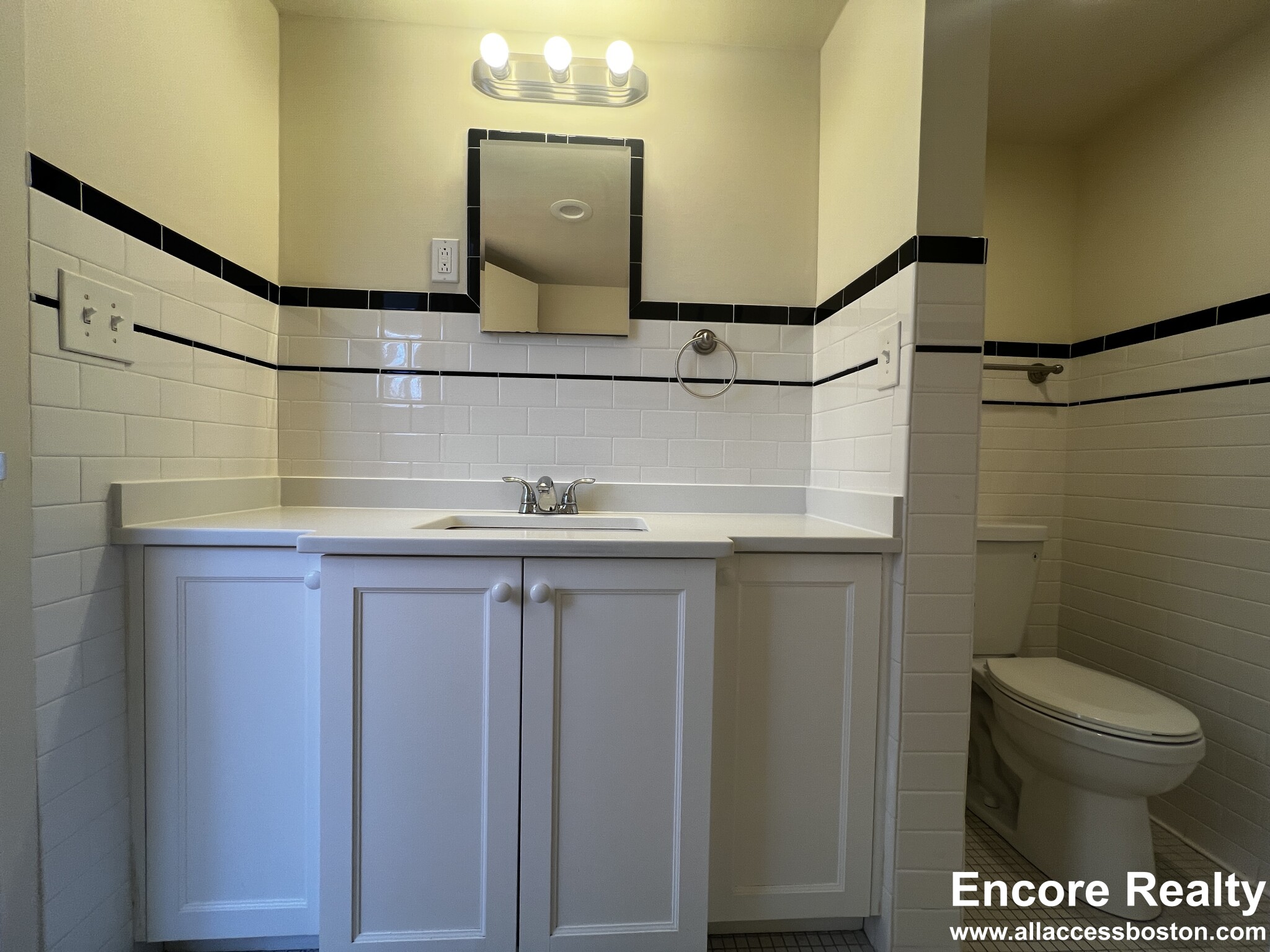 101 Monmouth St, Longwood