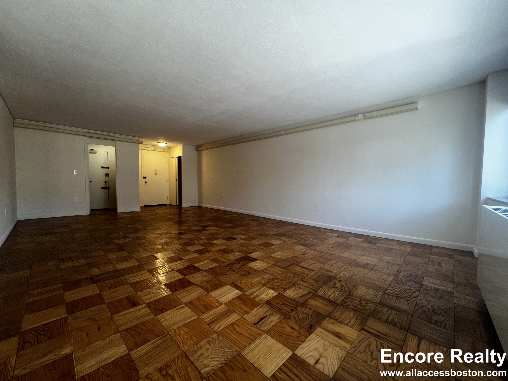 101 Monmouth St, Longwood