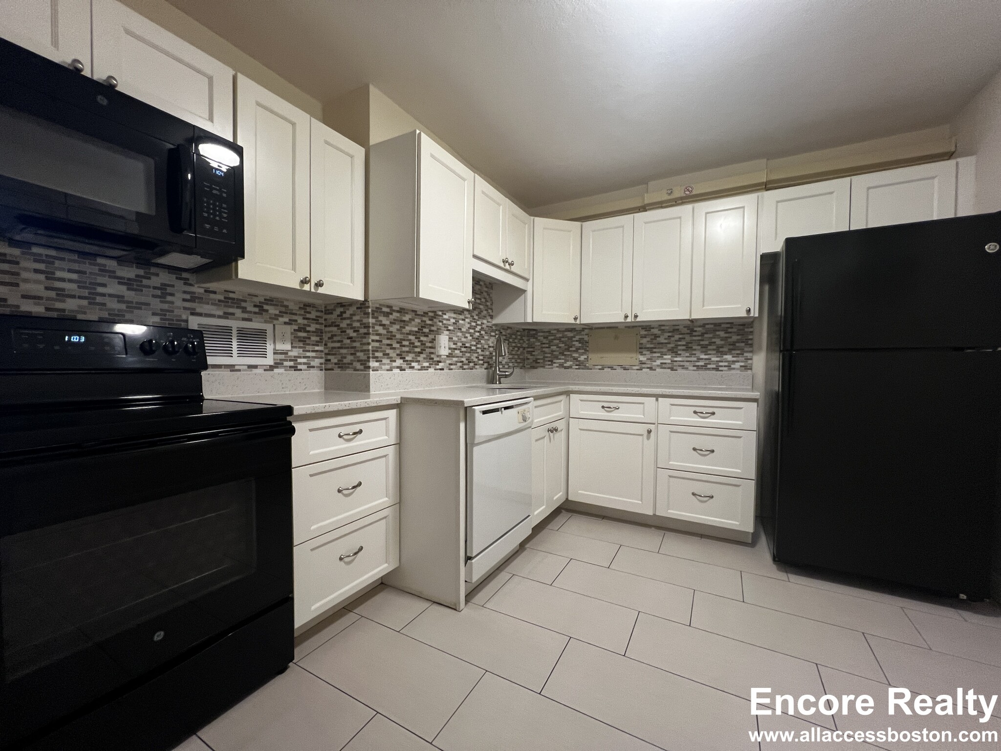 101 Monmouth St, Longwood