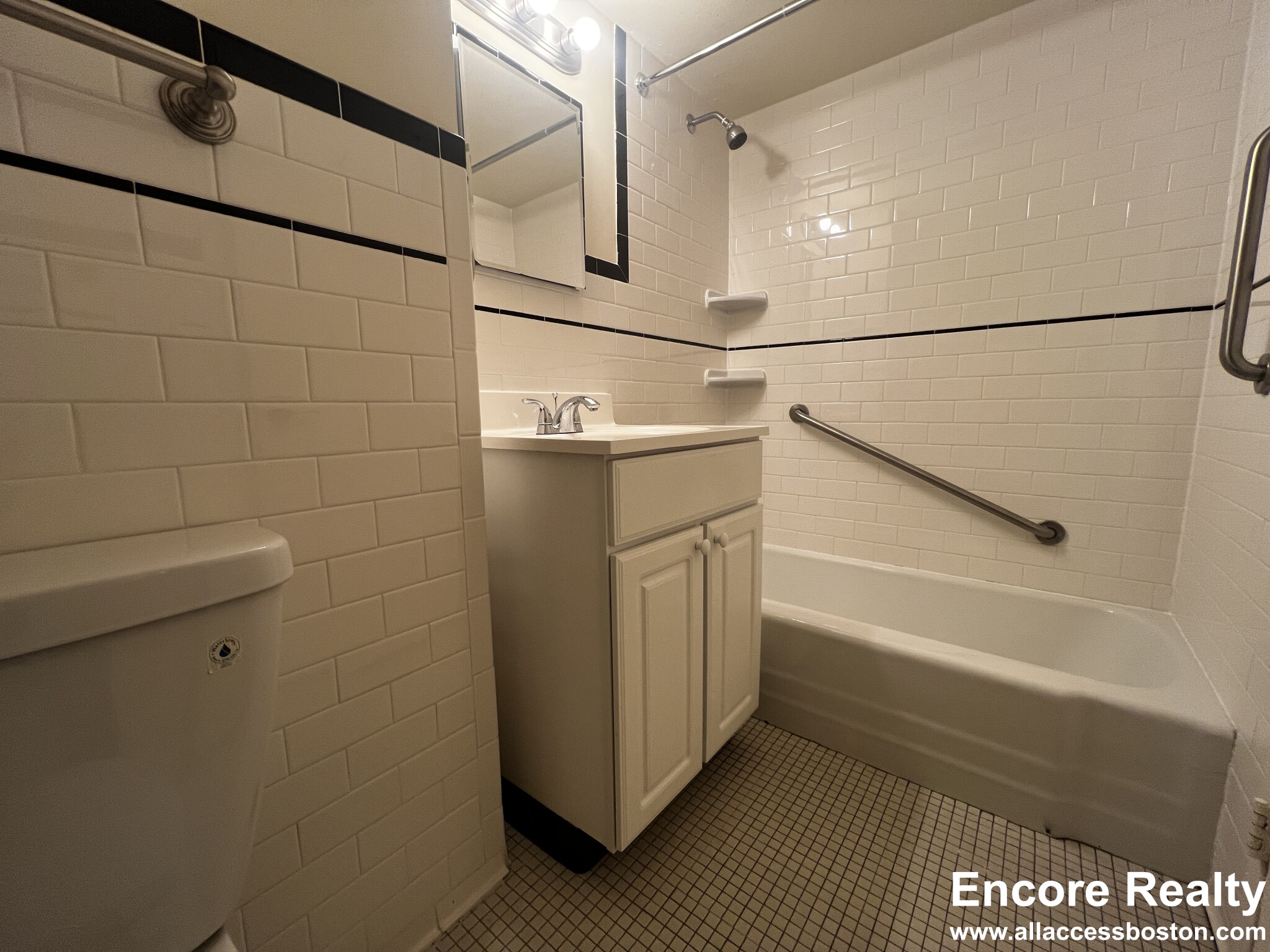 101 Monmouth St, Longwood