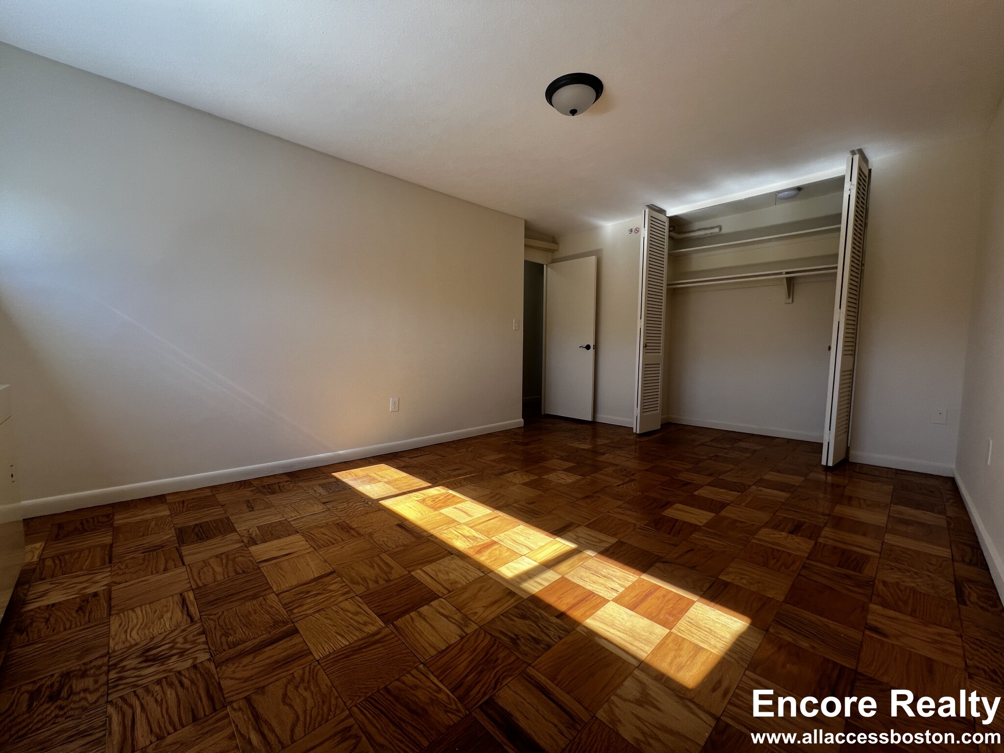 101 Monmouth St, Longwood