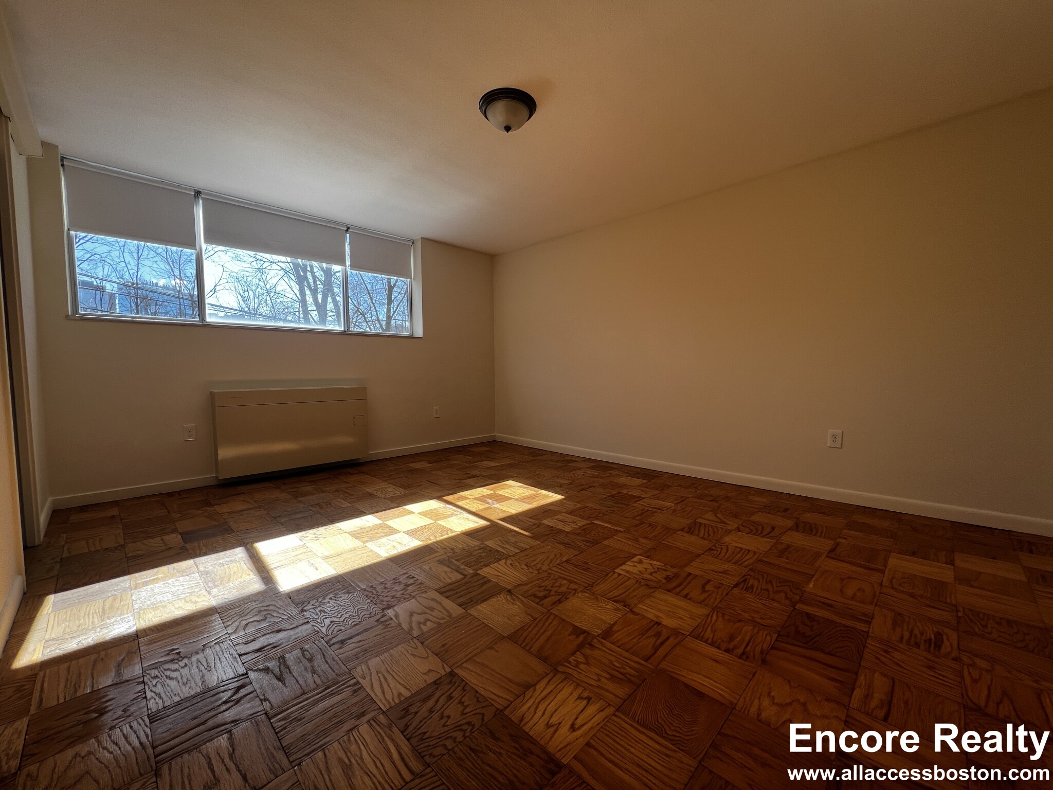 101 Monmouth St, Longwood