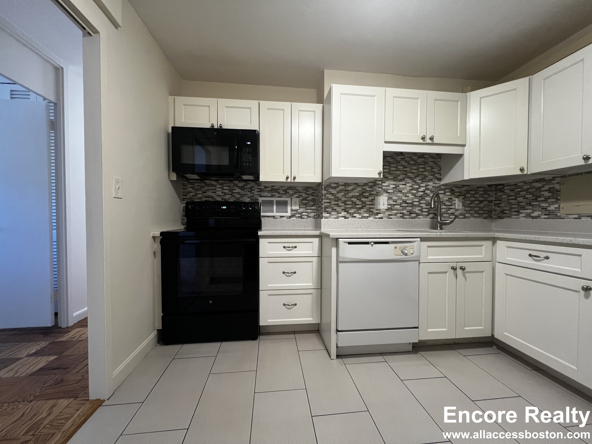 101 Monmouth St, Longwood