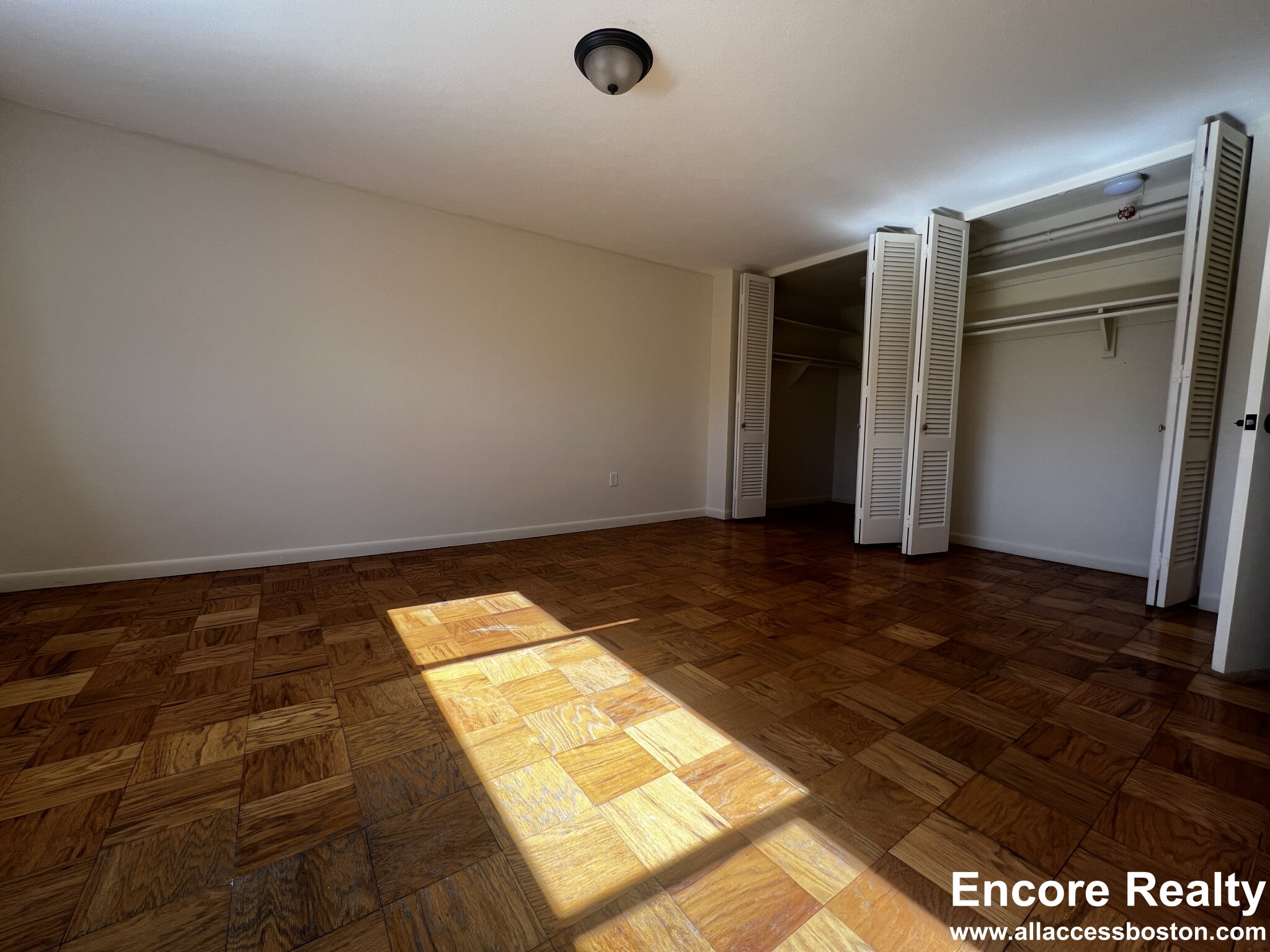 101 Monmouth St, Longwood