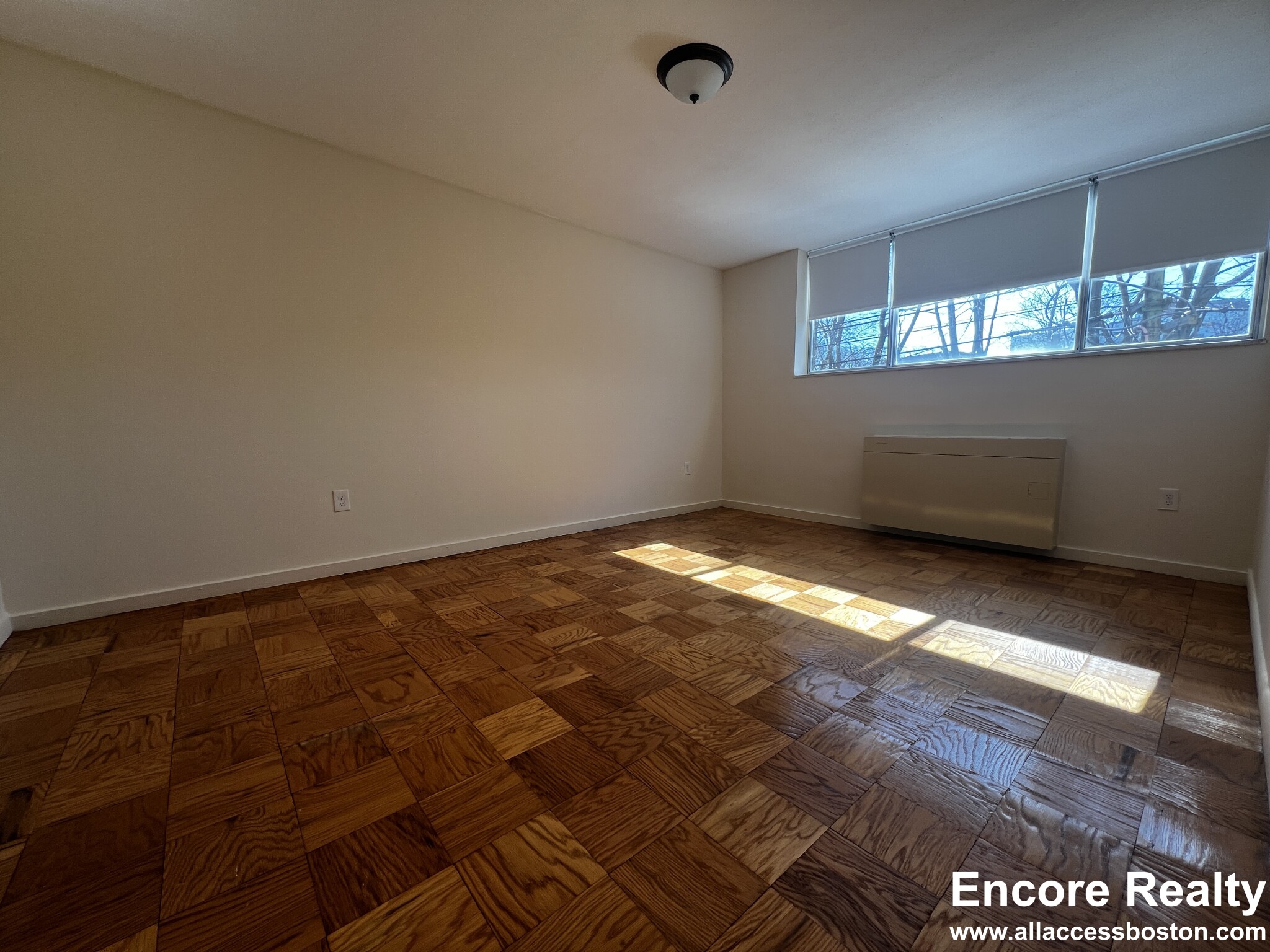 101 Monmouth St, Longwood