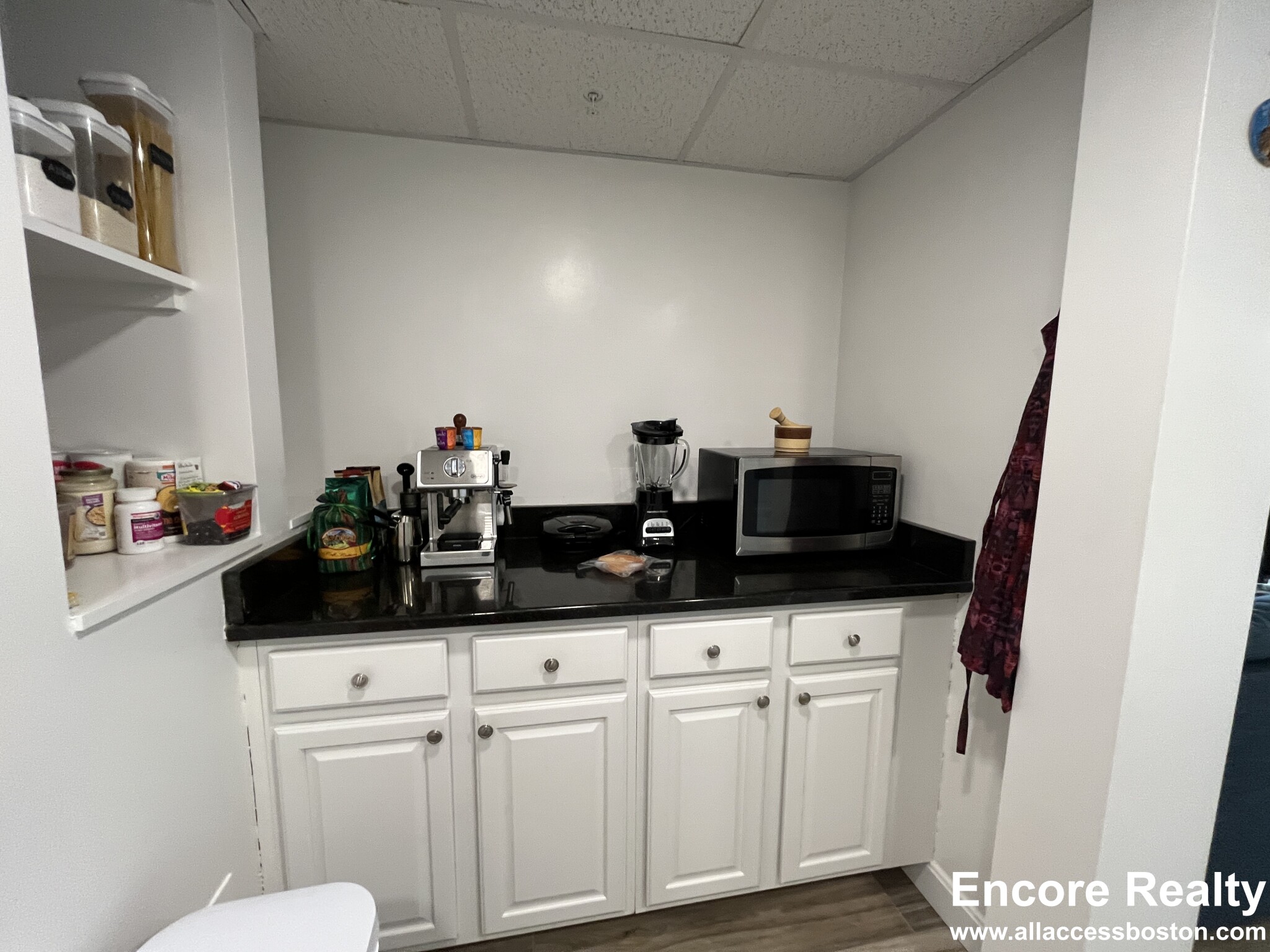 376 Riverway, Mission Hill