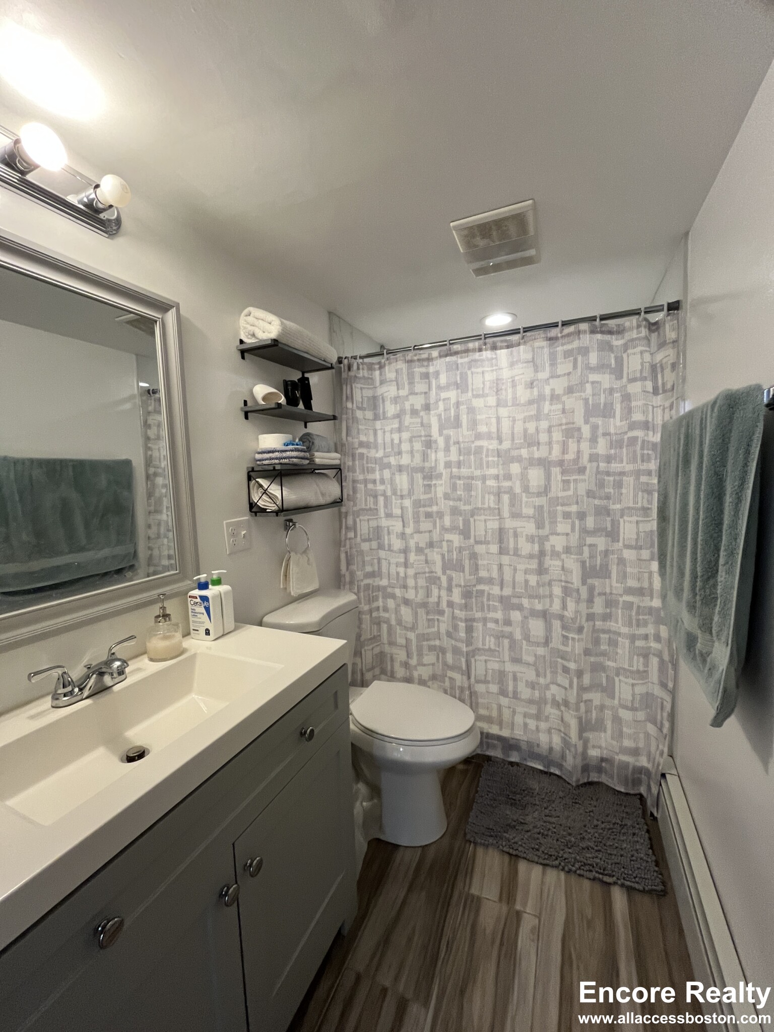 376 Riverway, Mission Hill