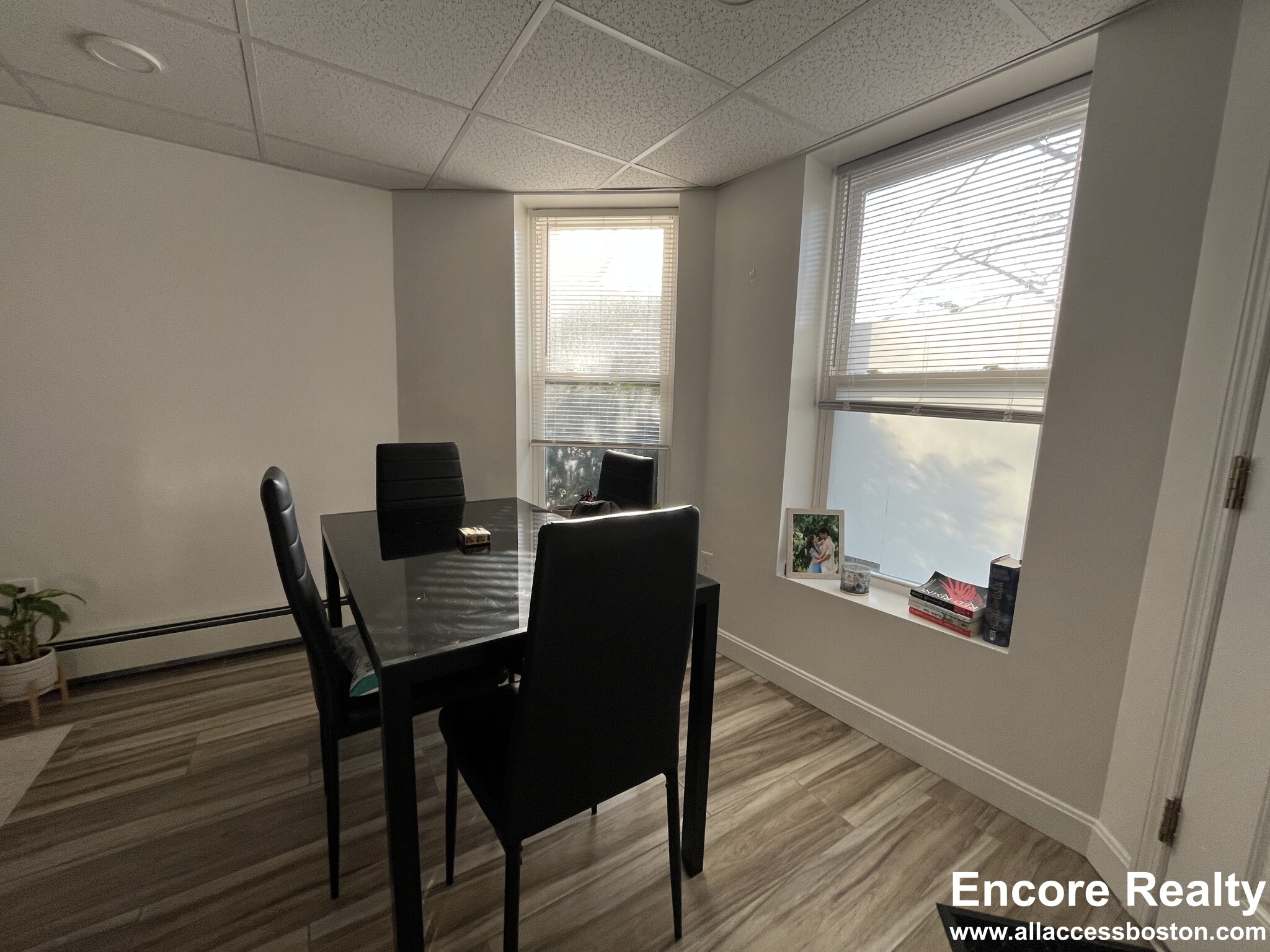 376 Riverway, Mission Hill