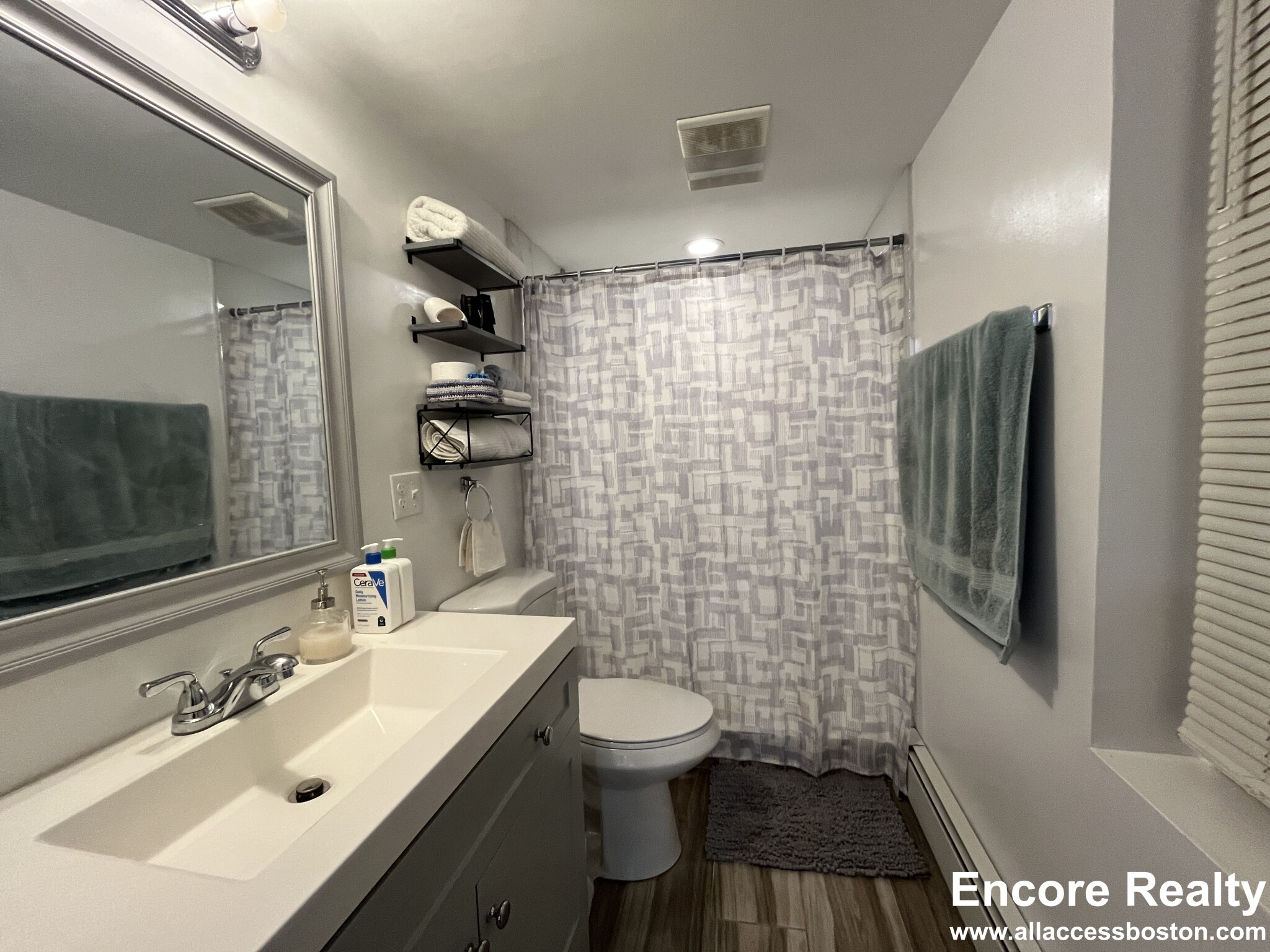 376 Riverway, Mission Hill