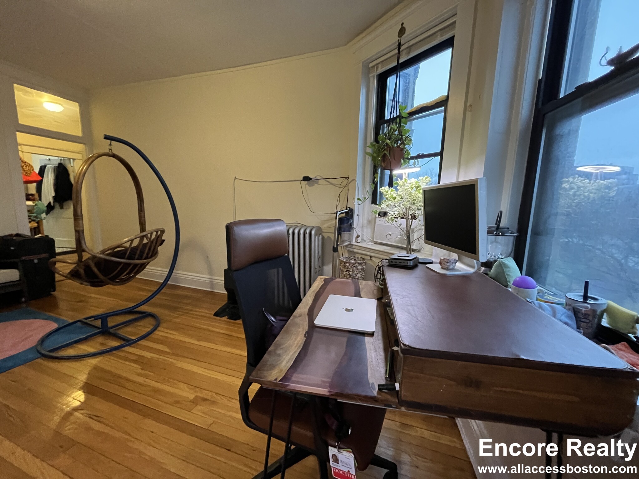 376 Riverway, Mission Hill