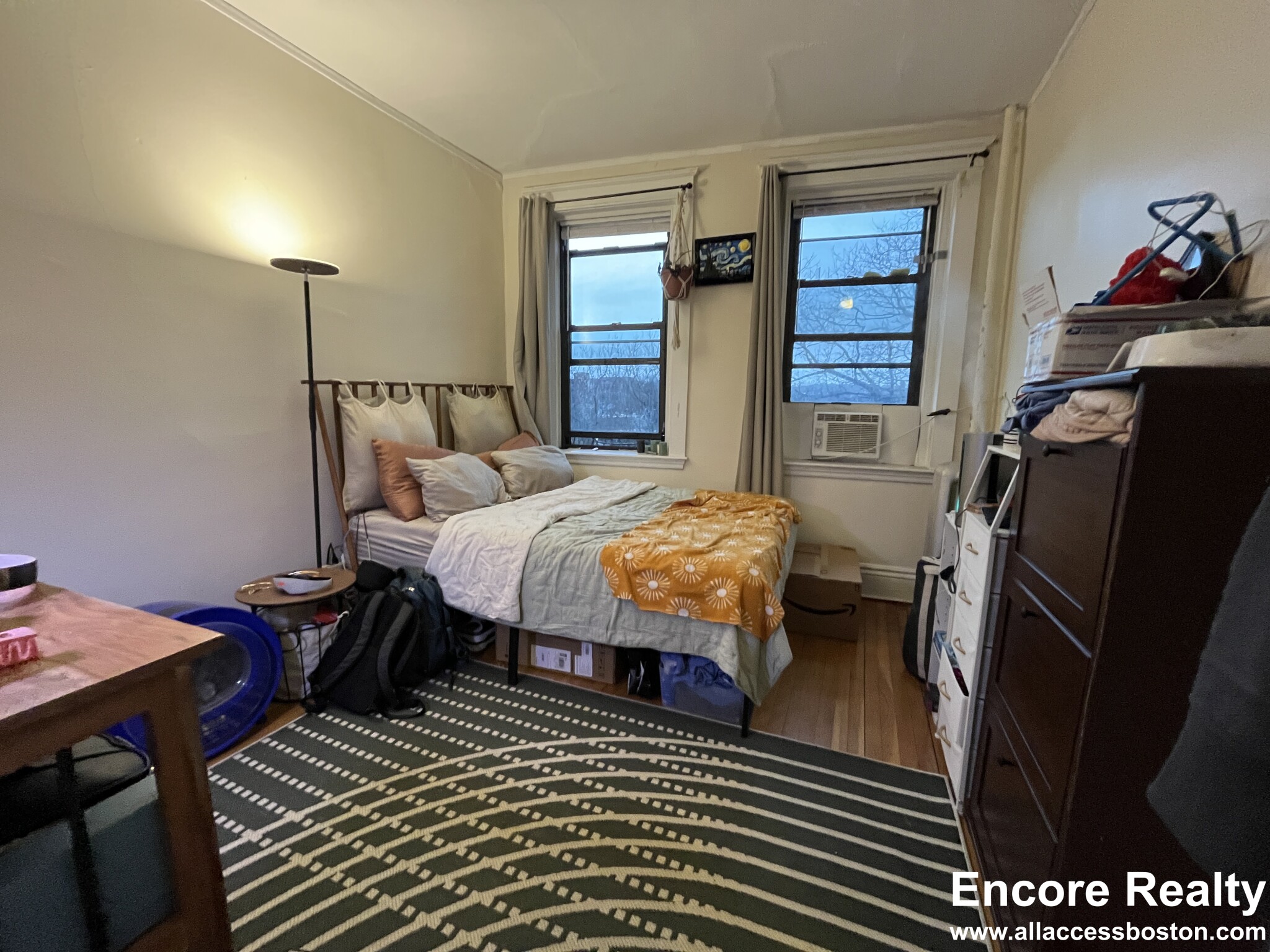 376 Riverway, Mission Hill