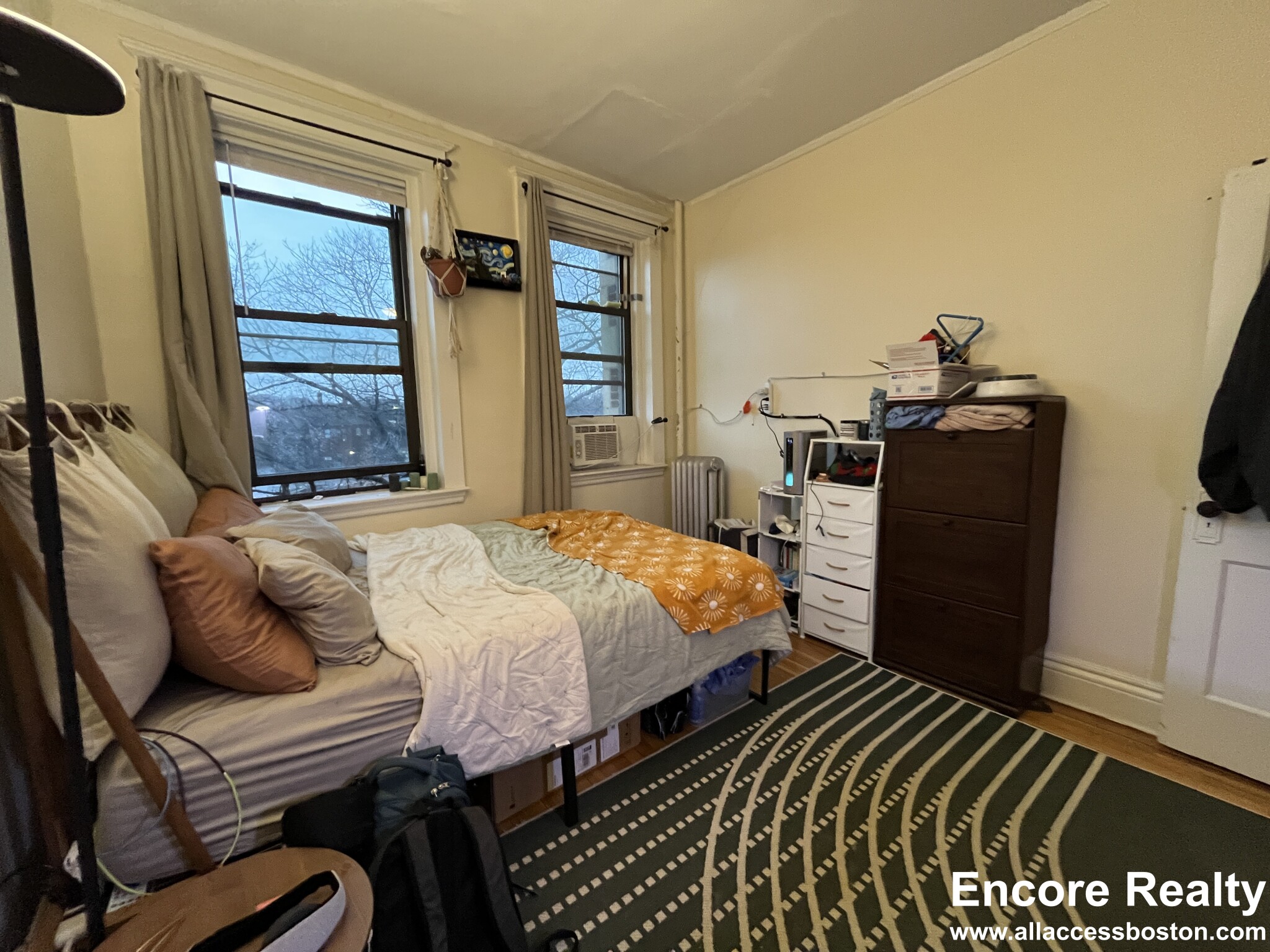 376 Riverway, Mission Hill